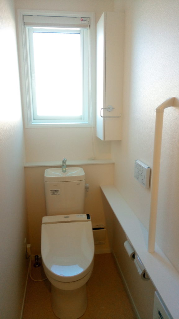 ２階トイレには一条工務店の標準仕様クロスを採用！