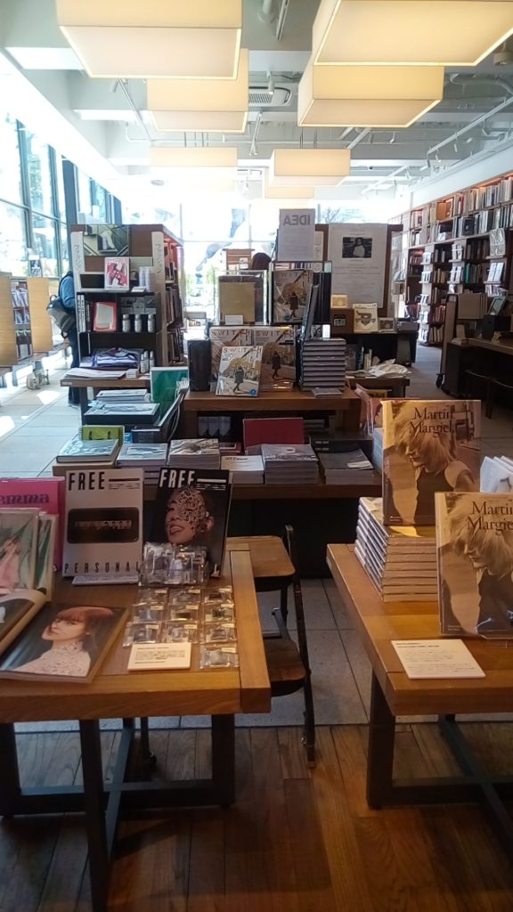 蔦屋書店の店内のインテリア