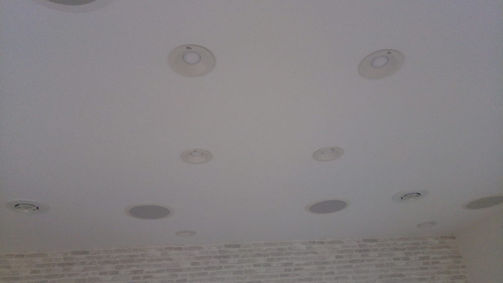 天井に埋め込まれたＬＥＤ照明器具